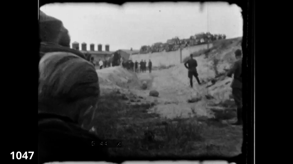 Screenshot from the Wiener Film mass execution in Liepaja 1942 fc 1047 - many bystanders, Jews being shot in a pit